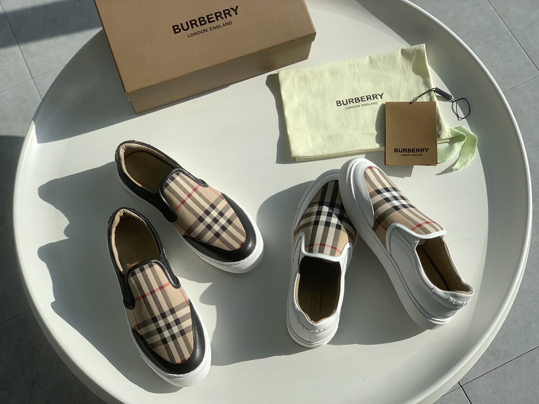Suministro de canal, zapatos sin cordones Burberry_ Couple, series clásicas de Bur, un artículo de moda tras otro. Está…