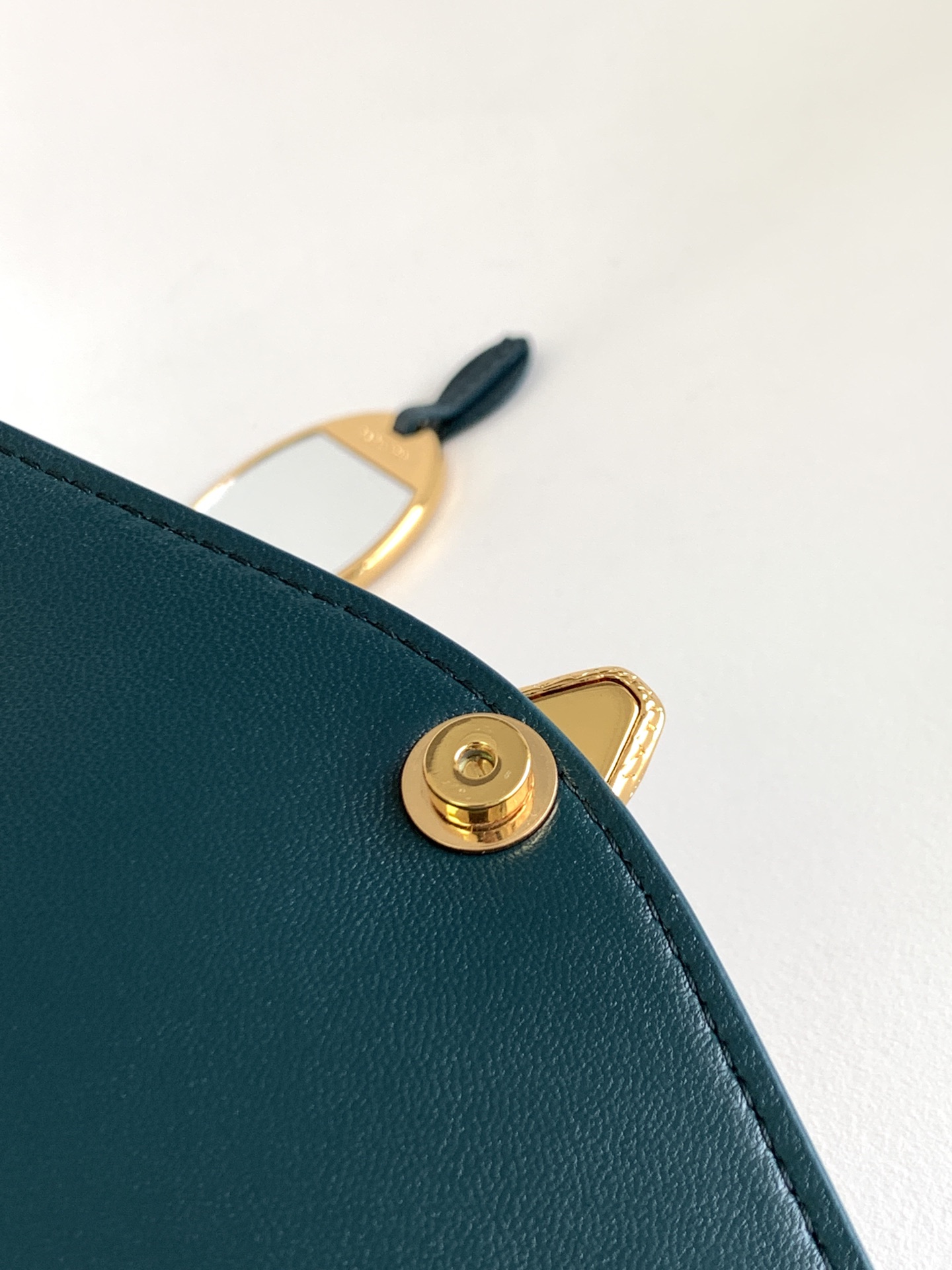 BVLGARI宝格丽森林绿小羊皮手提包38329