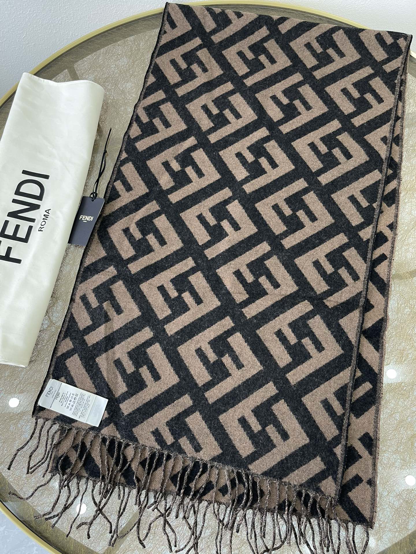 FENDI芬迪经典FF Logo羊绒围巾FXT260