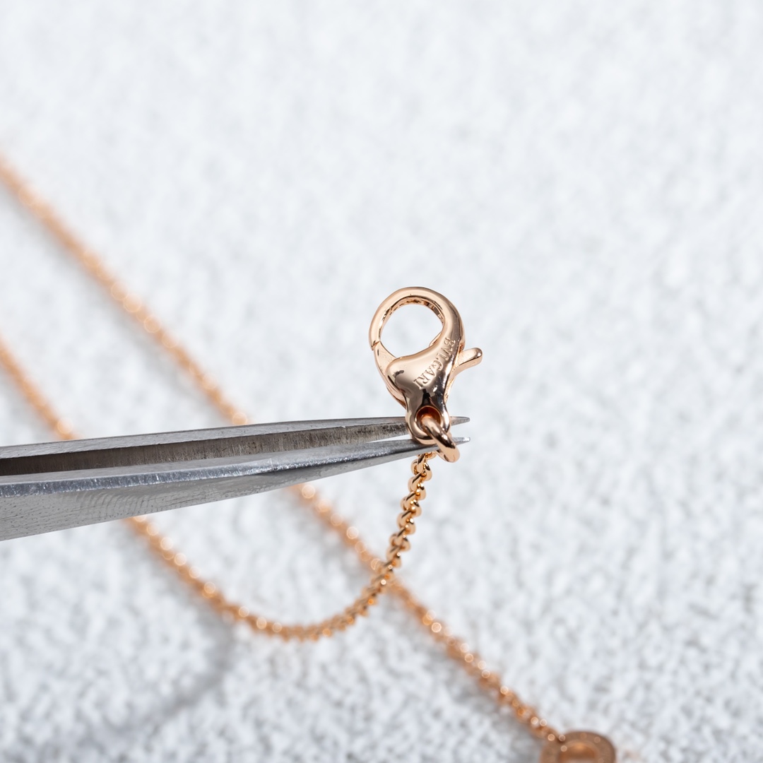 全新官网版铜钱项链～又名时来运转项链高级白贝母 天然孔雀石铜钱项链 此款寓意非常的好，有金有钻(有进有赚