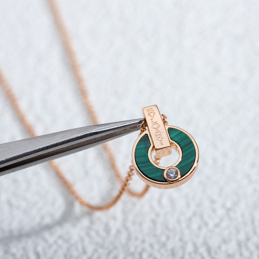 全新官网版铜钱项链～又名时来运转项链高级白贝母 天然孔雀石铜钱项链 此款寓意非常的好，有金有钻(有进有赚