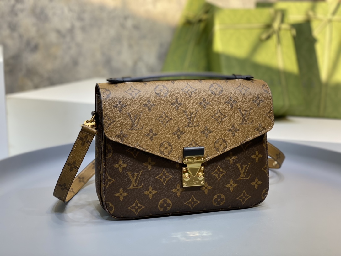 NO:176487,(Purchase version) Color-blocking design, more fashionable_ Model 44876 25.019.07.0 Material super steel   Italian 5A fabric (the body steel parts are forged forging, with multiple high-strength stamping, high toughness and fineness. The gold-plated surface is not easy to fade and get worn. The non-alloy parts are rough, with low density and easy to lose and easy to flower), gold plating19860909（代购版本） 拼色的设计,更加有时髦感_ 型号44876 25.019.07.0 材质超级钢＋意大利5A面料 (包身钢件为锻造工艺,多次高强度冲压成型,韧性大且精细.镀金面不易掉色磨花 .非合金件粗糙,密度低易损易花),,gold plating,Bag