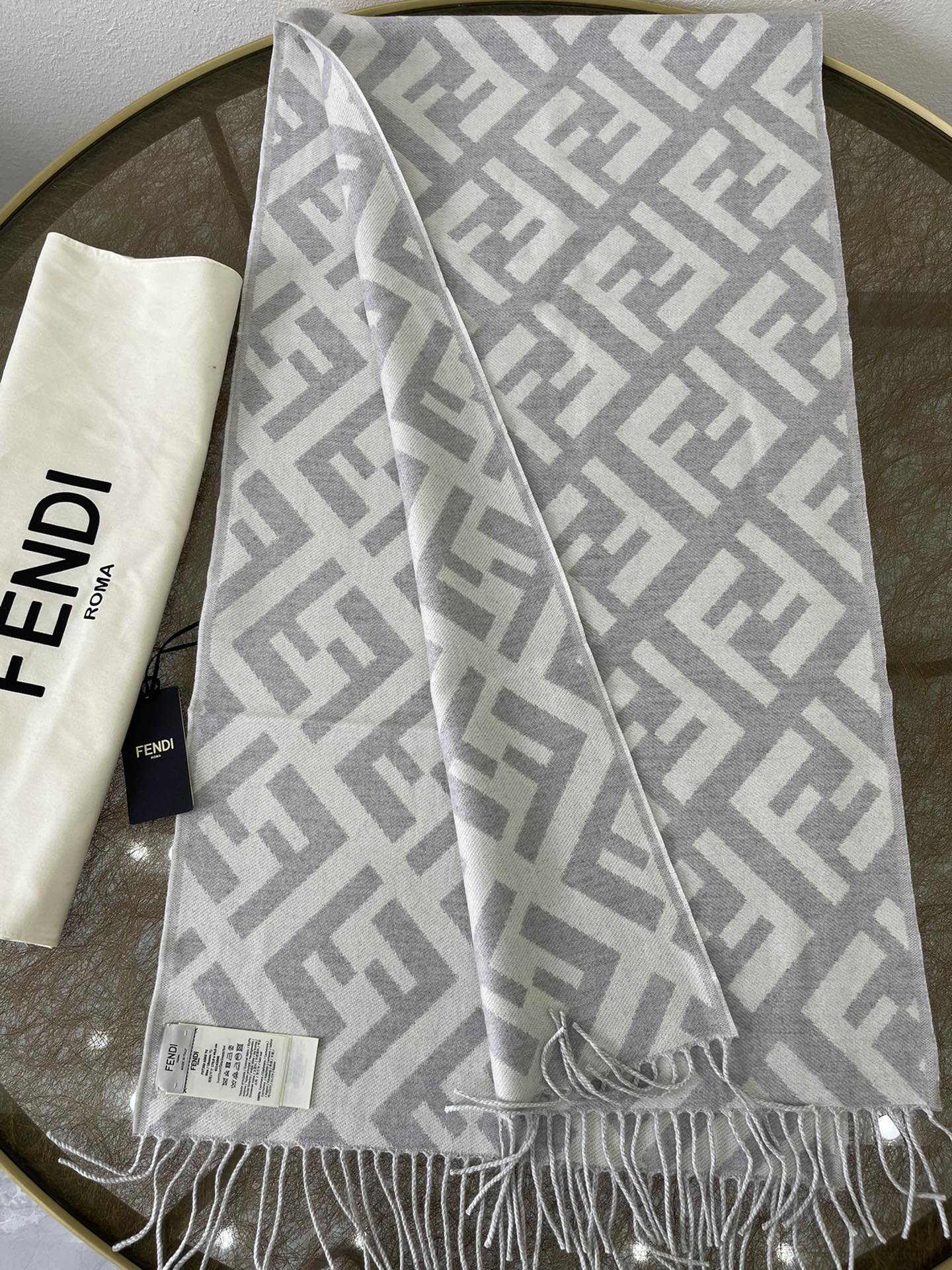 FENDI芬迪经典FF Logo羊绒围巾FXT260