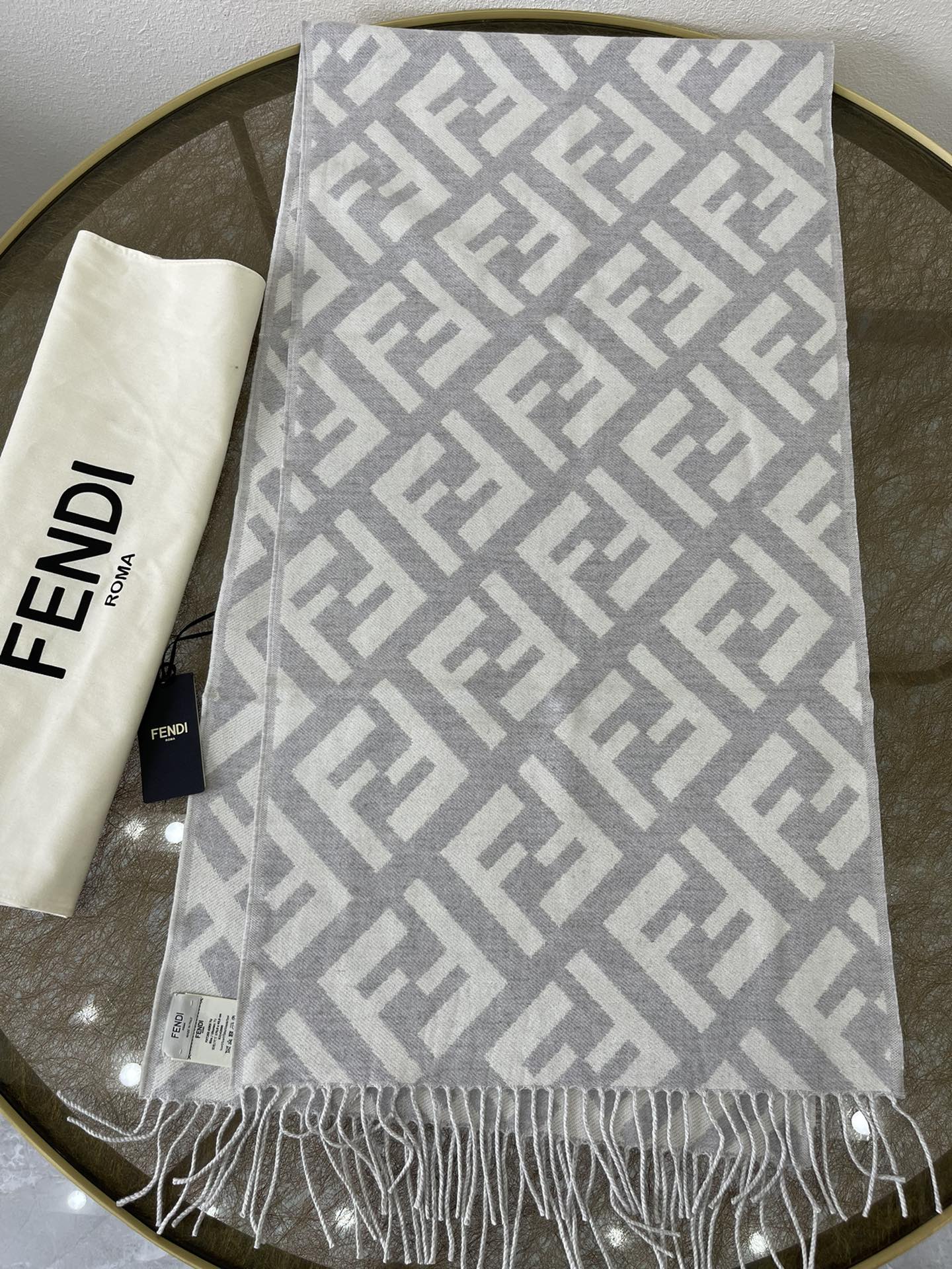 FENDI芬迪经典FF Logo羊绒围巾FXT260
