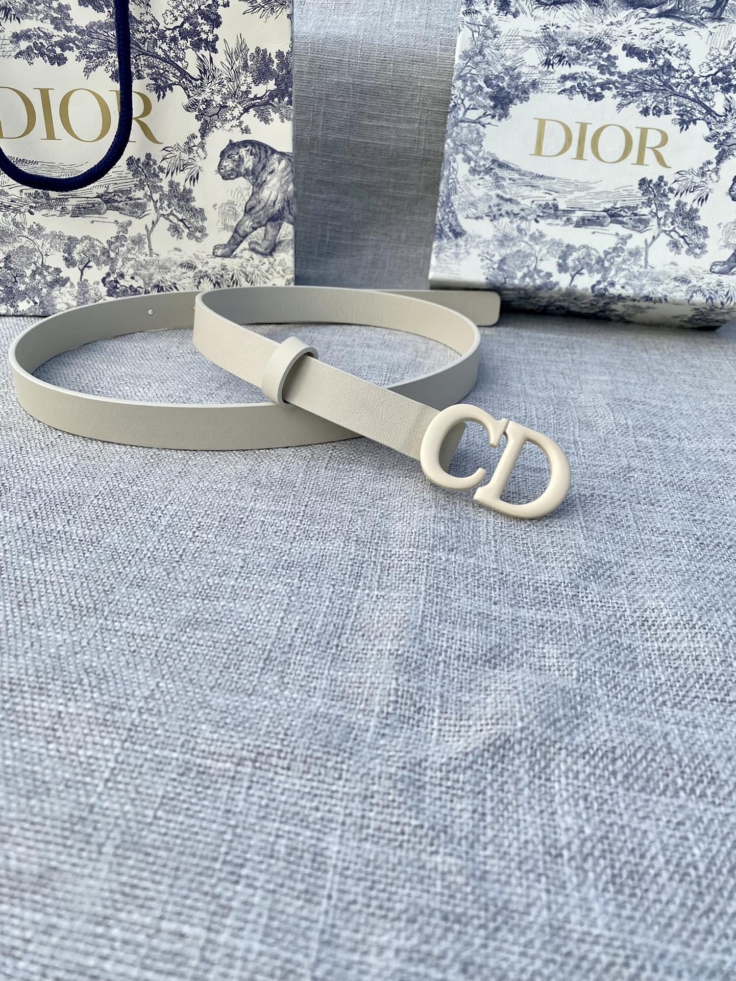 宽度2.0 cm Dior(迪奧)爆款平面無線帶身/Saddle米色牛皮革皮带-Chinese wholesaler seller Clothes Bags handbags wholesale Shoes High Quatity wholesaler seller Cheap Sneakers from China Factory Chinese suppliers china wholesale clothing wholesaler seller 宽度2.0 cm Dior(迪奧)爆款平面無線帶身/Saddle米色牛皮革皮带