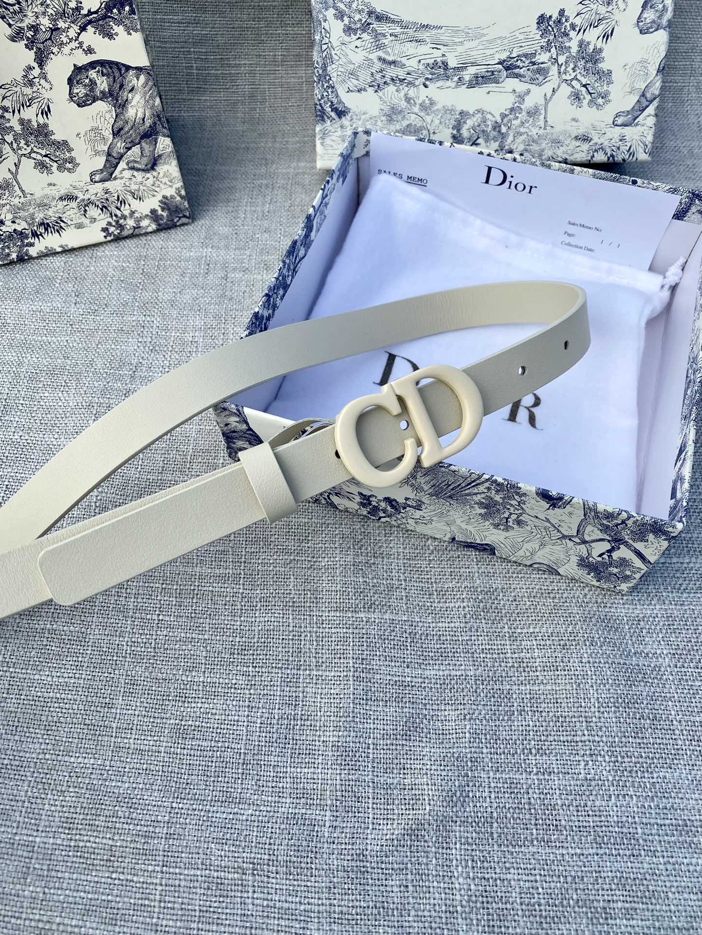 宽度2.0 cm Dior(迪奧)爆款平面無線帶身/Saddle米色牛皮革皮带-Chinese wholesaler seller Clothes Bags handbags wholesale Shoes High Quatity wholesaler seller Cheap Sneakers from China Factory Chinese suppliers china wholesale clothing wholesaler seller 宽度2.0 cm Dior(迪奧)爆款平面無線帶身/Saddle米色牛皮革皮带