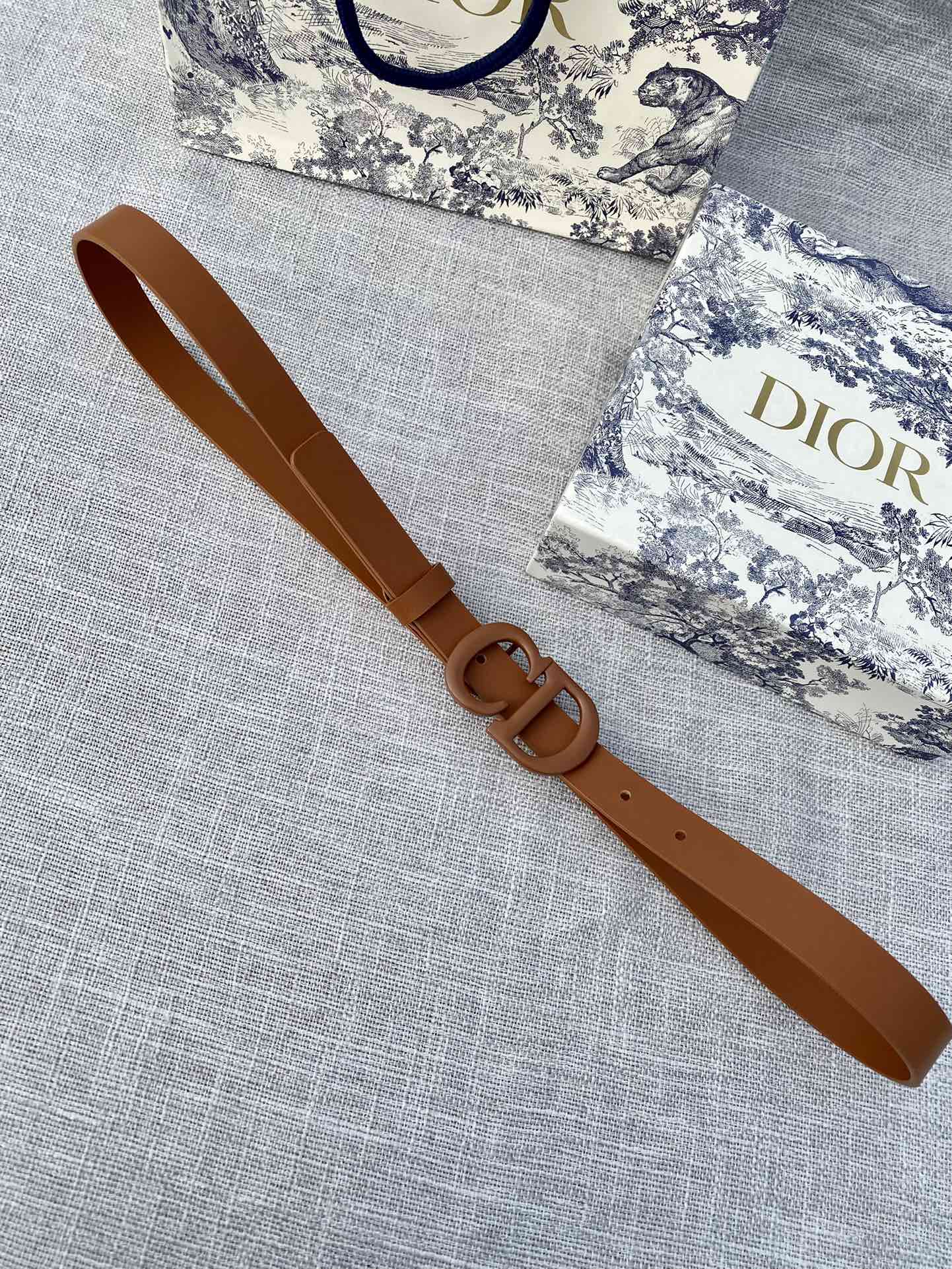 宽度2.0 cm Dior(迪奧)爆款平面無線帶身/Saddle棕色牛皮革皮带 烤漆金属“CD”标志-Chinese wholesaler seller Clothes Bags handbags wholesale Shoes High Quatity wholesaler seller Cheap Sneakers from China Factory Chinese suppliers china wholesale clothing wholesaler seller 宽度2.0 cm Dior(迪奧)爆款平面無線帶身/Saddle棕色牛皮革皮带 烤漆金属“CD”标志