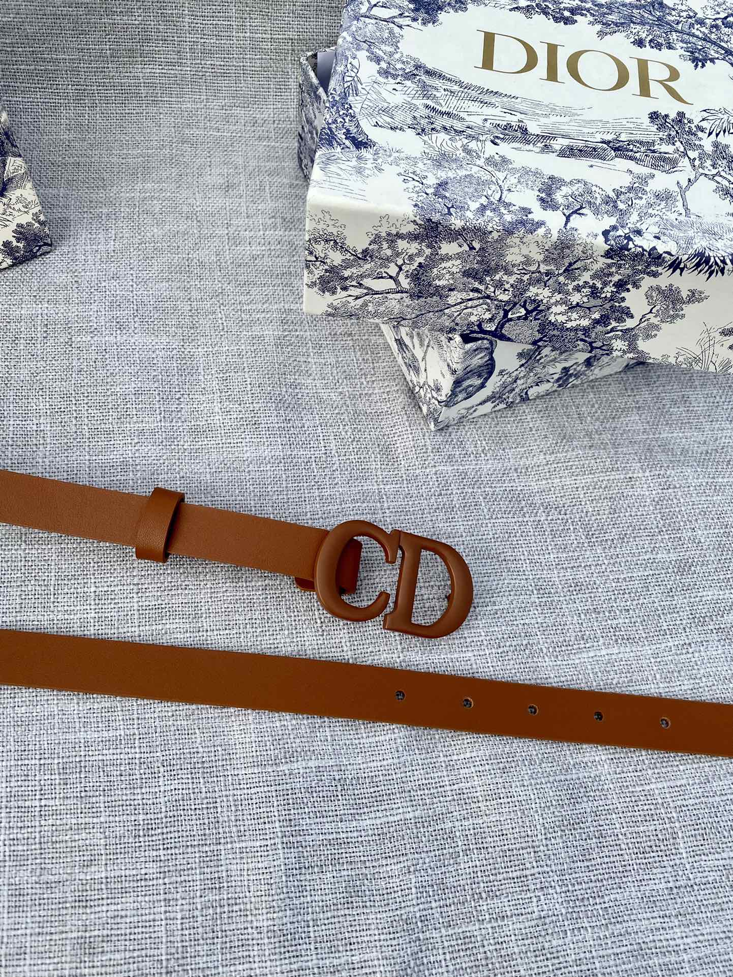 宽度2.0 cm Dior(迪奧)爆款平面無線帶身/Saddle棕色牛皮革皮带 烤漆金属“CD”标志-Chinese wholesaler seller Clothes Bags handbags wholesale Shoes High Quatity wholesaler seller Cheap Sneakers from China Factory Chinese suppliers china wholesale clothing wholesaler seller 宽度2.0 cm Dior(迪奧)爆款平面無線帶身/Saddle棕色牛皮革皮带 烤漆金属“CD”标志