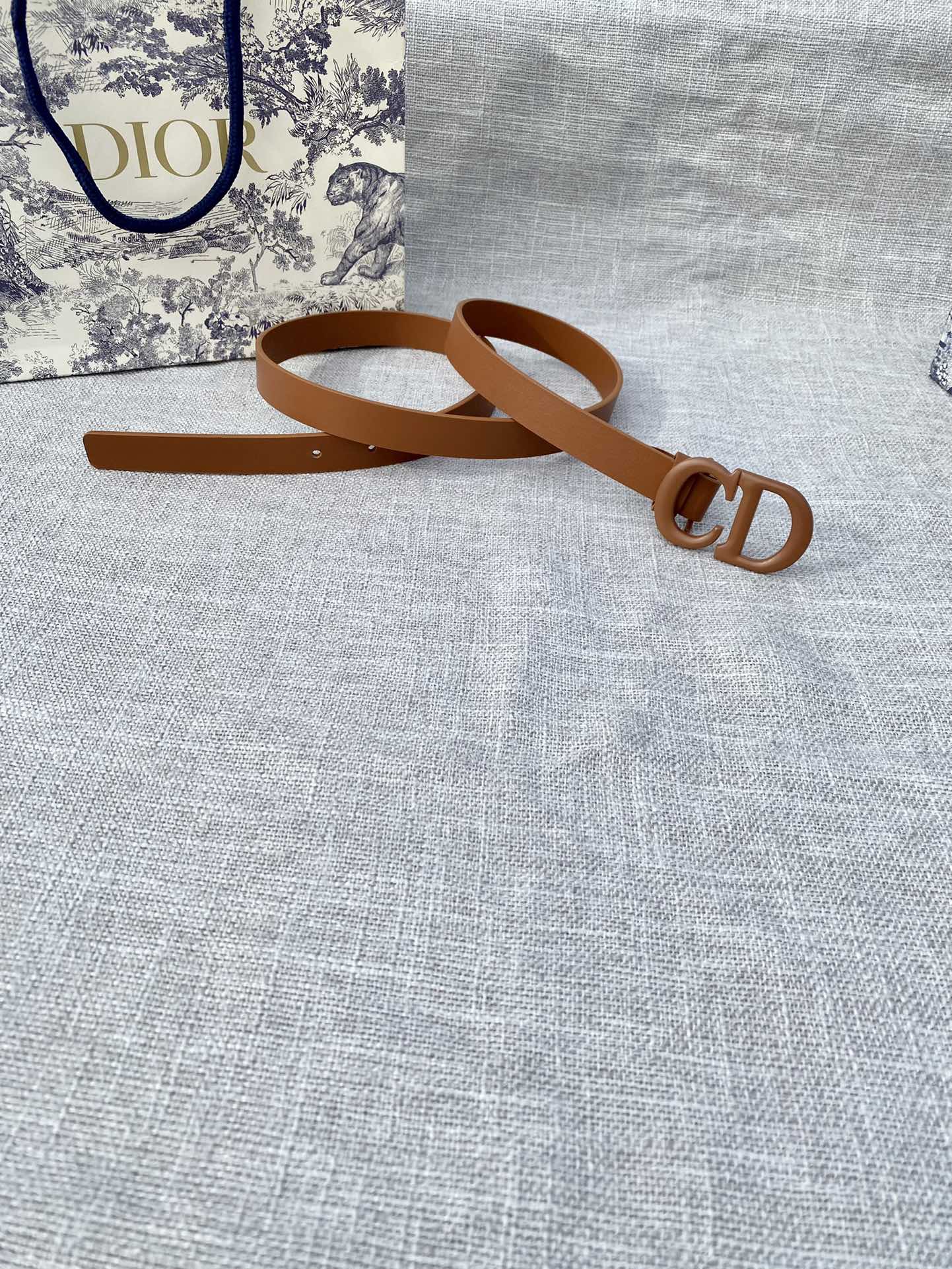 宽度2.0 cm Dior(迪奧)爆款平面無線帶身/Saddle棕色牛皮革皮带 烤漆金属“CD”标志-Chinese wholesaler seller Clothes Bags handbags wholesale Shoes High Quatity wholesaler seller Cheap Sneakers from China Factory Chinese suppliers china wholesale clothing wholesaler seller 宽度2.0 cm Dior(迪奧)爆款平面無線帶身/Saddle棕色牛皮革皮带 烤漆金属“CD”标志
