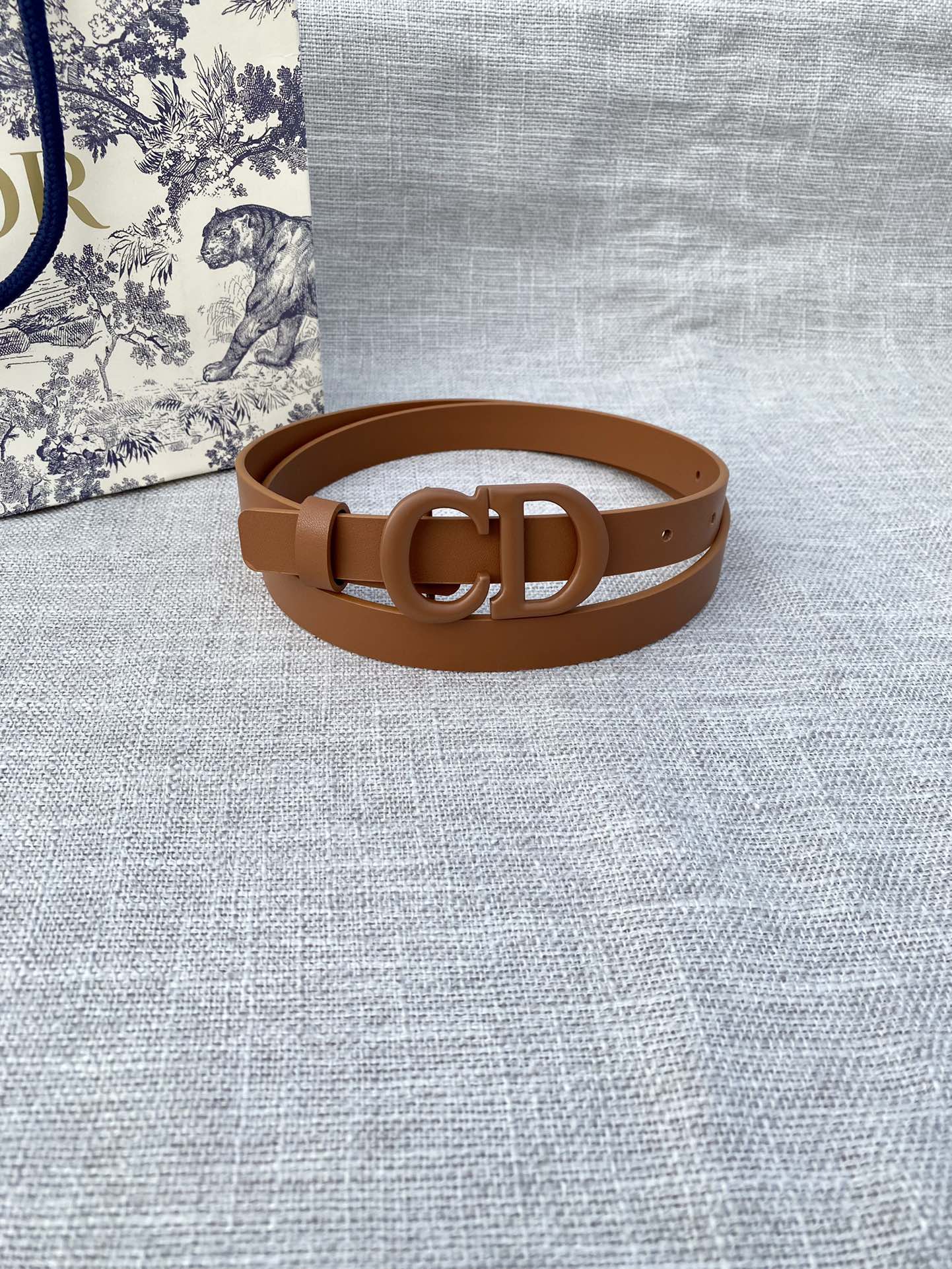 宽度2.0 cm Dior(迪奧)爆款平面無線帶身/Saddle棕色牛皮革皮带 烤漆金属“CD”标志-Chinese wholesaler seller Clothes Bags handbags wholesale Shoes High Quatity wholesaler seller Cheap Sneakers from China Factory Chinese suppliers china wholesale clothing wholesaler seller 宽度2.0 cm Dior(迪奧)爆款平面無線帶身/Saddle棕色牛皮革皮带 烤漆金属“CD”标志