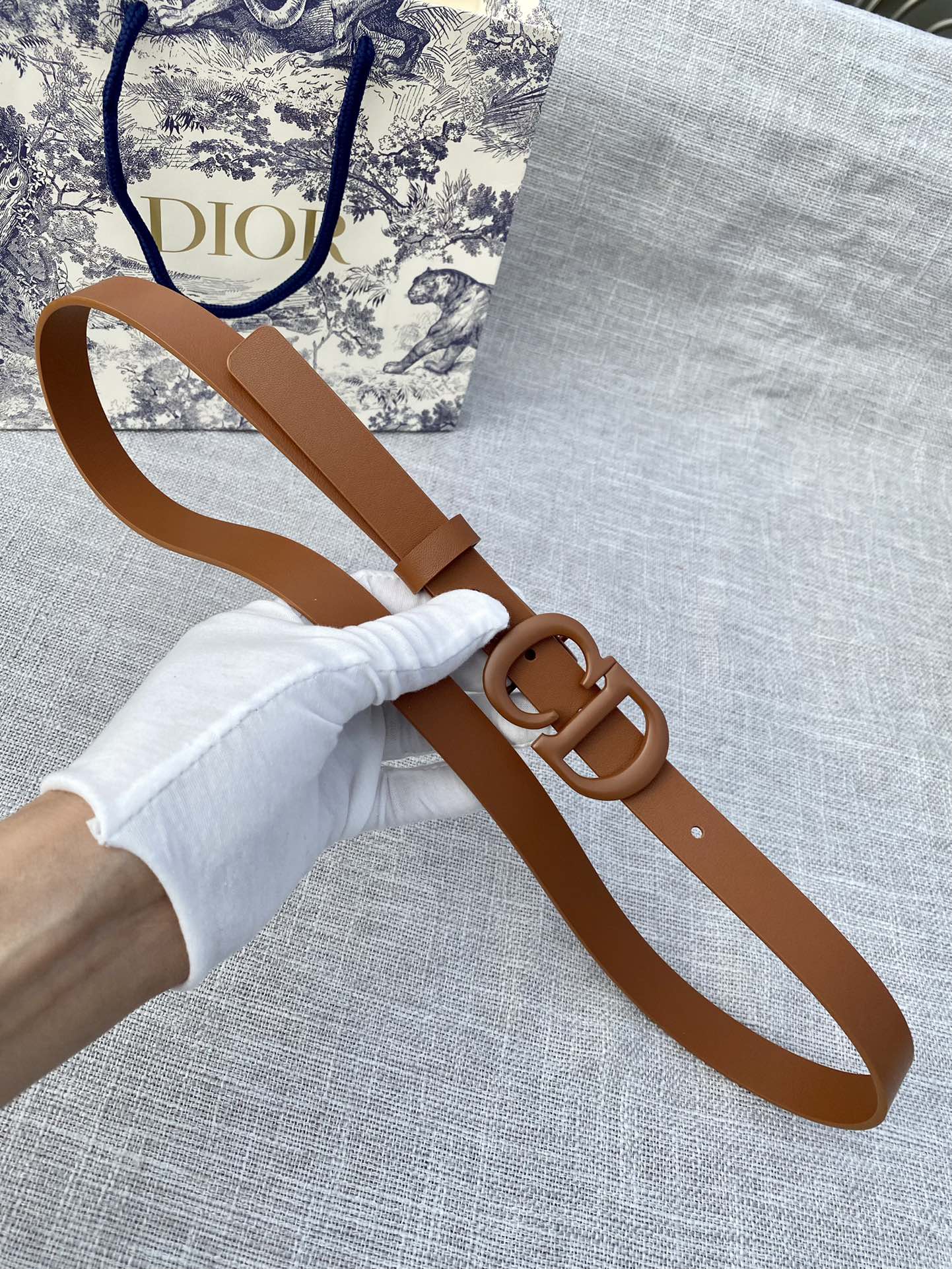宽度2.0 cm Dior(迪奧)爆款平面無線帶身/Saddle棕色牛皮革皮带 烤漆金属“CD”标志-Chinese wholesaler seller Clothes Bags handbags wholesale Shoes High Quatity wholesaler seller Cheap Sneakers from China Factory Chinese suppliers china wholesale clothing wholesaler seller 宽度2.0 cm Dior(迪奧)爆款平面無線帶身/Saddle棕色牛皮革皮带 烤漆金属“CD”标志