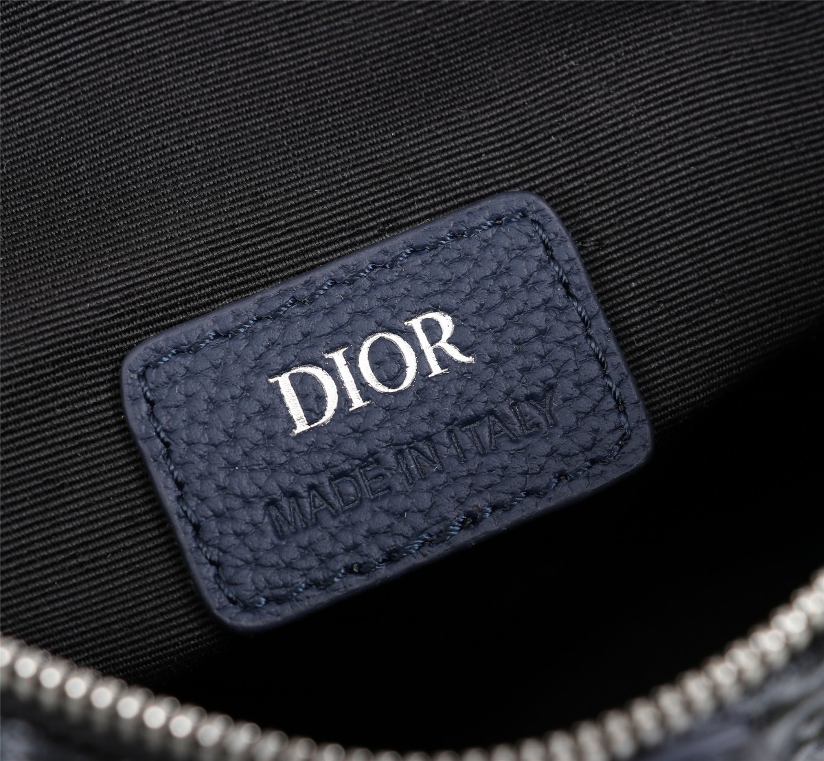 Dior迪奥男士马鞍包配正品对版盒子