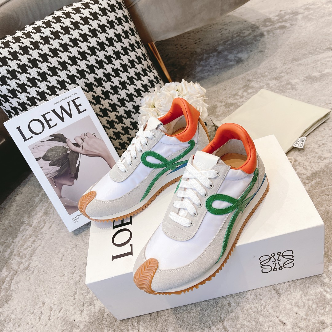 布面出厂  情侣👫款
  🆕LOEWE罗意威2023SS新款运动休闲鞋，国外购原板1：1开发，皮革，绒面