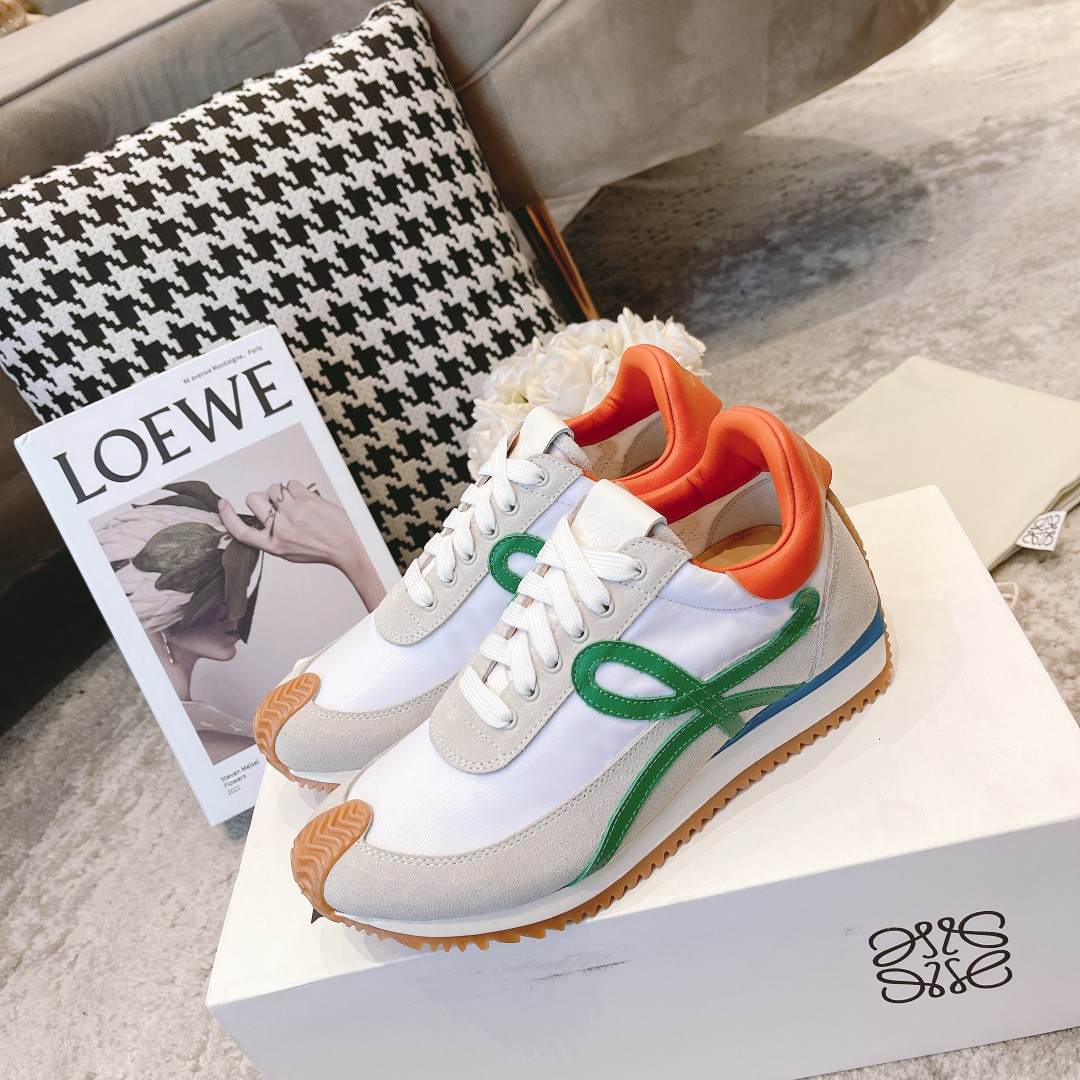 布面出厂  情侣👫款
  🆕LOEWE罗意威2023SS新款运动休闲鞋，国外购原板1：1开发，皮革，绒面