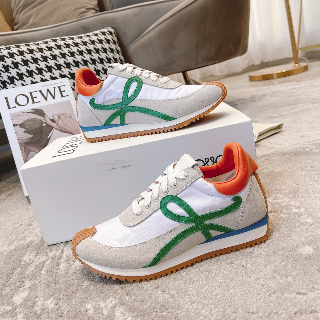 布面出厂  情侣👫款
  🆕LOEWE罗意威2023SS新款运动休闲鞋，国外购原板1：1开发，皮革，绒面