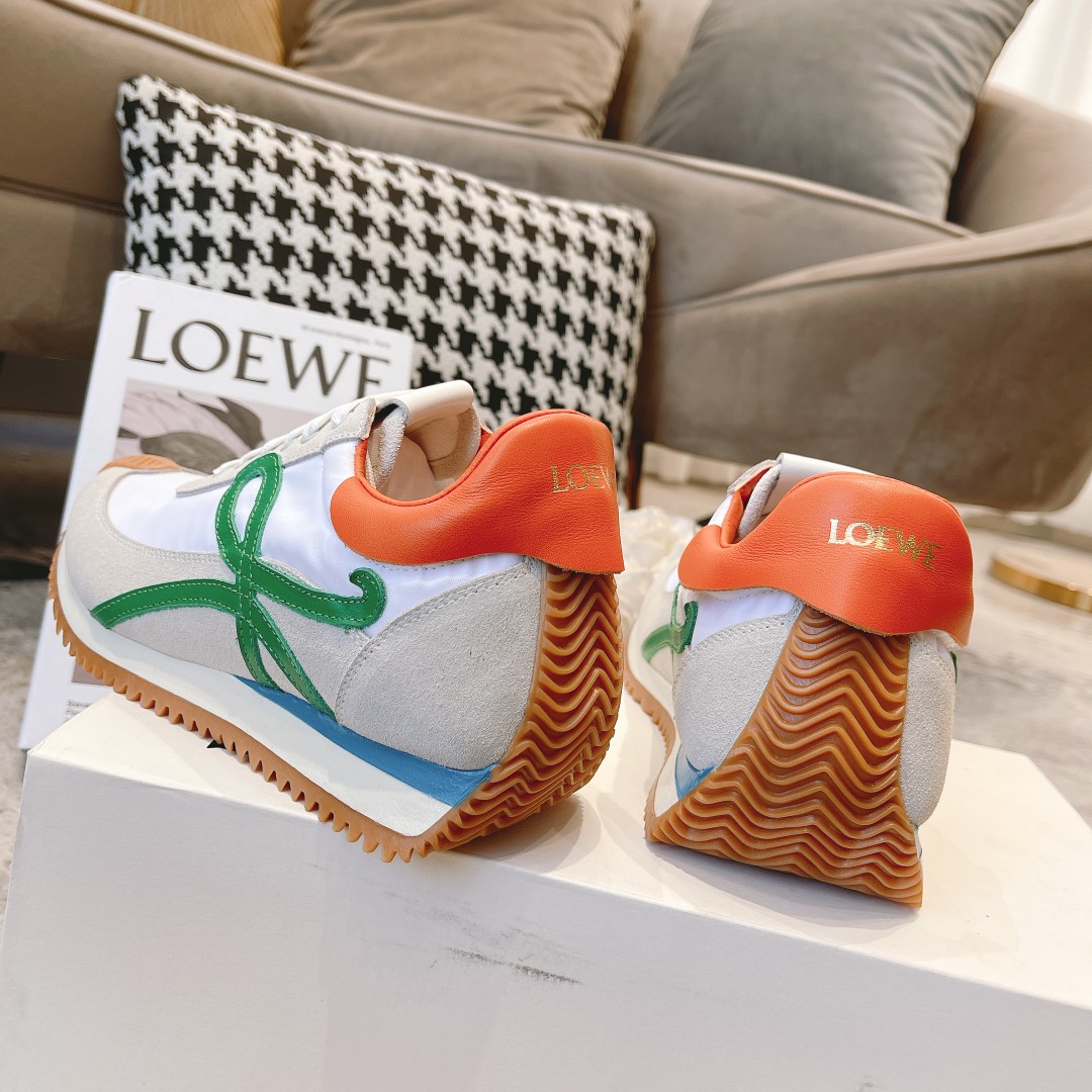 布面出厂  情侣👫款
  🆕LOEWE罗意威2023SS新款运动休闲鞋，国外购原板1：1开发，皮革，绒面