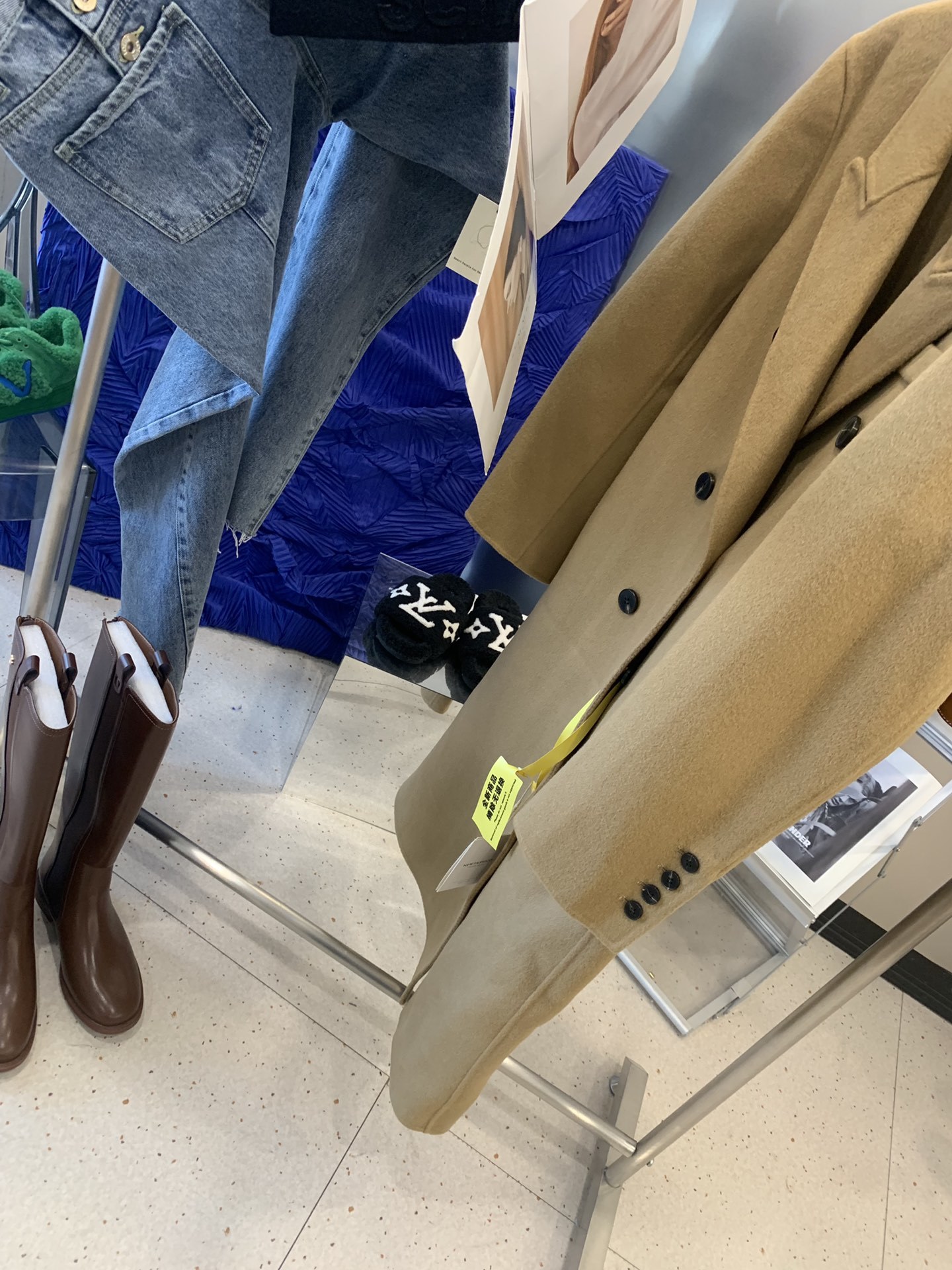 BURBERRY双排扣羊绒大衣这款大