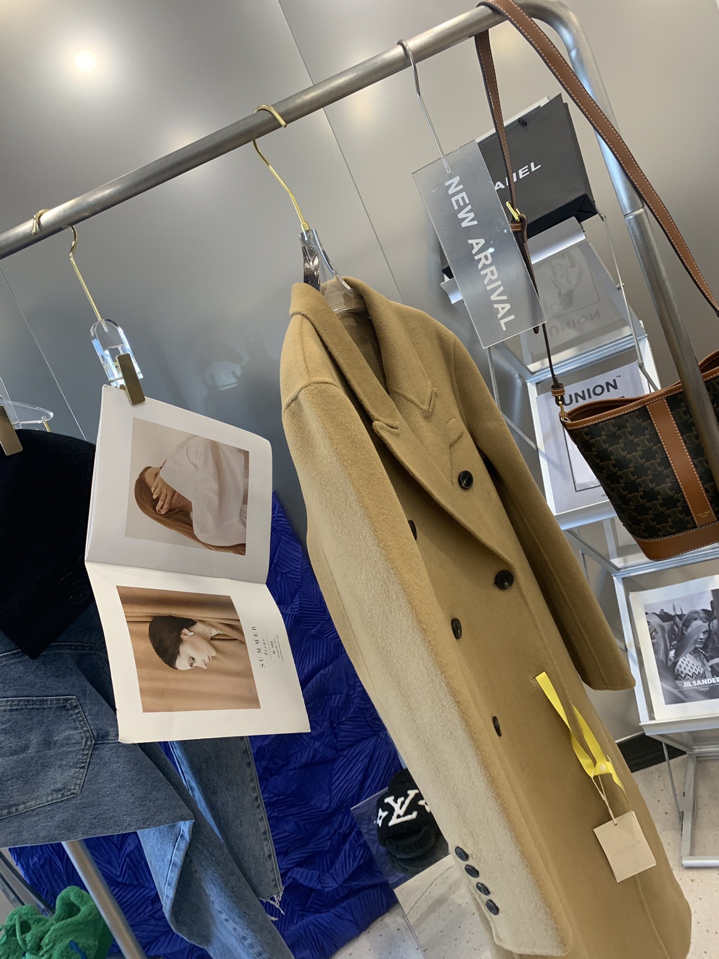 BURBERRY双排扣羊绒大衣这款大