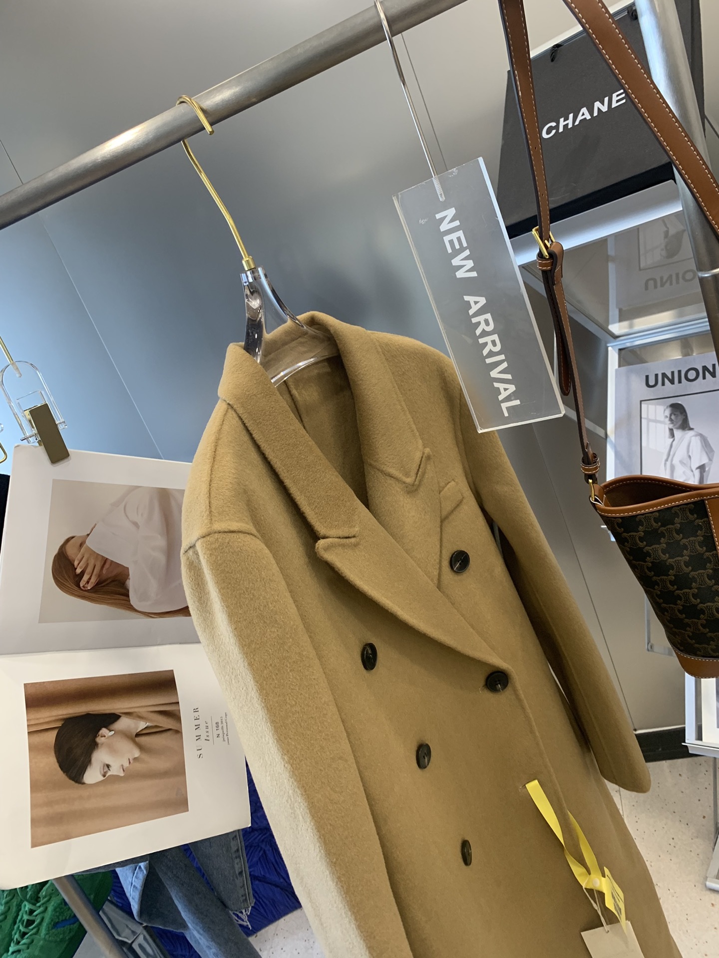 BURBERRY双排扣羊绒大衣这款大