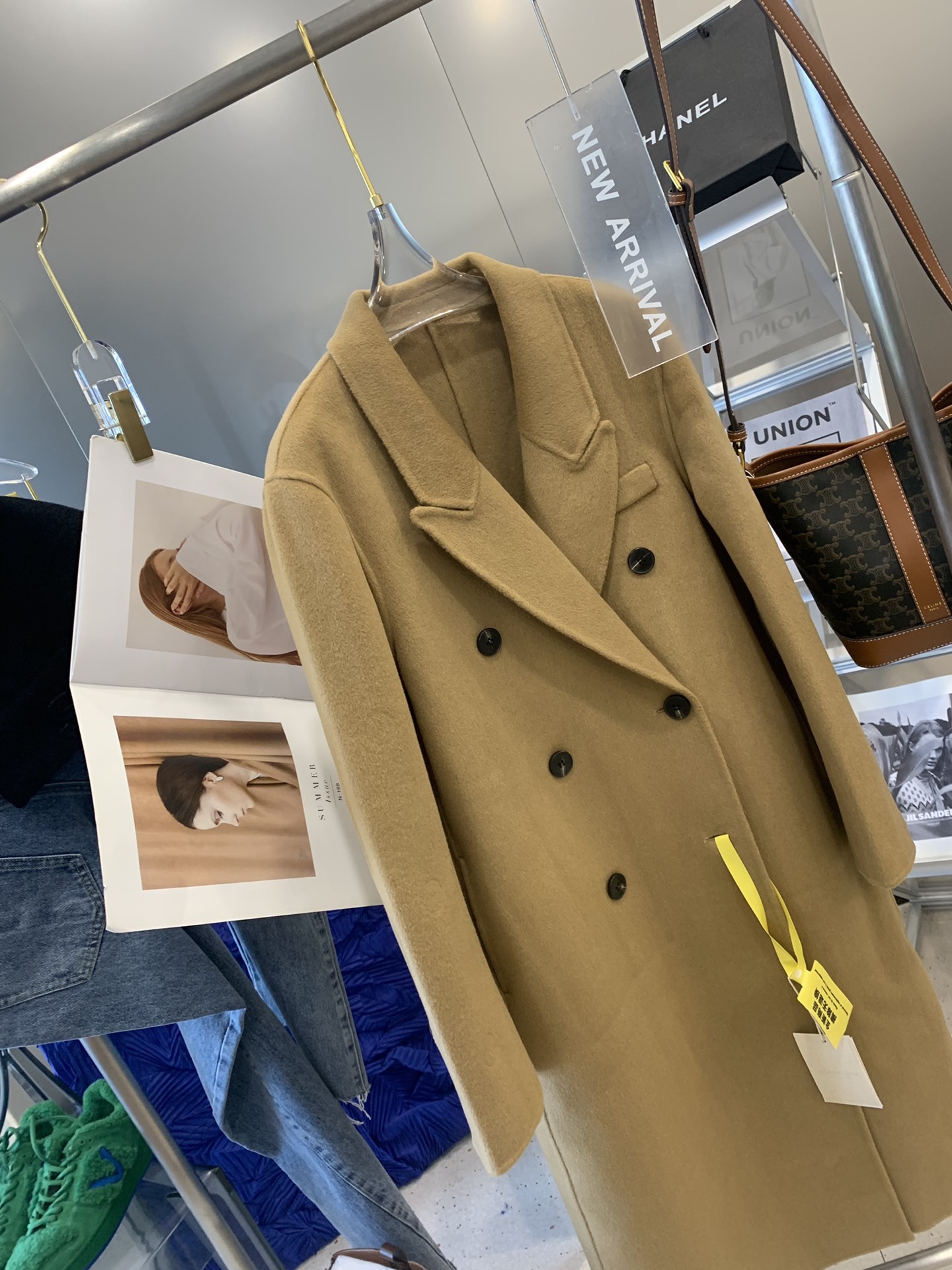 BURBERRY双排扣羊绒大衣这款大