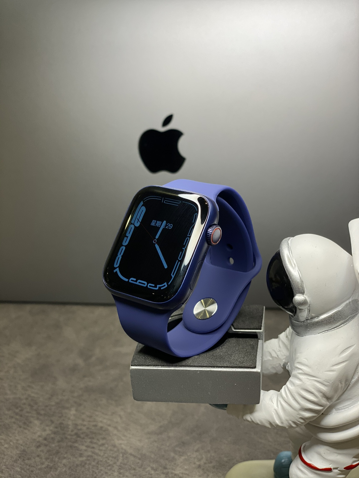 重磅出货‼️本地💰210
ln毒版Apple Watch Series 7 苹果手表
原机开模 一比一复刻正品 外观看不出假‼️
底部带序列号 官网可查询验证
同步正品扬声器单开孔设计 目前市面最屌版本
新增语音助手 带支付宝功能 不带手机也能付款
支持无线充电 侧面带双按键 旋钮可调节手表功能
1.8全面曲屏 四面等宽黑边 没有黑下巴 拒绝一眼假‼️
升级电池容量 待机可达一周 佩戴使用2天左右!
全新进口芯片 升级系统流畅度 目前最接近正品的版本
可打电话 发短信 支持24个国家系统语言
正品有的功能基本都有 各种运动数据检测 血氧 体温 久坐提醒等等 其他功能可看说明书介绍!
全实物拍摄 图片什么样到手就是什么样 杜绝套路
支持退换货 退换要求外观不磨损 屏幕膜不撕过
售后带保修三个月 人为损坏需收维修配件费用