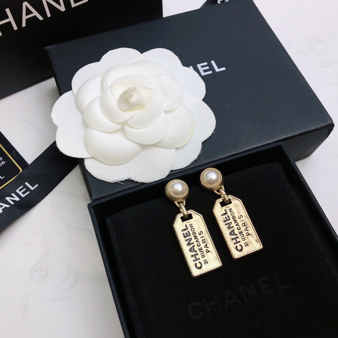 Chanel Chanel 香奈儿新款耳环 香水瓶耳钉