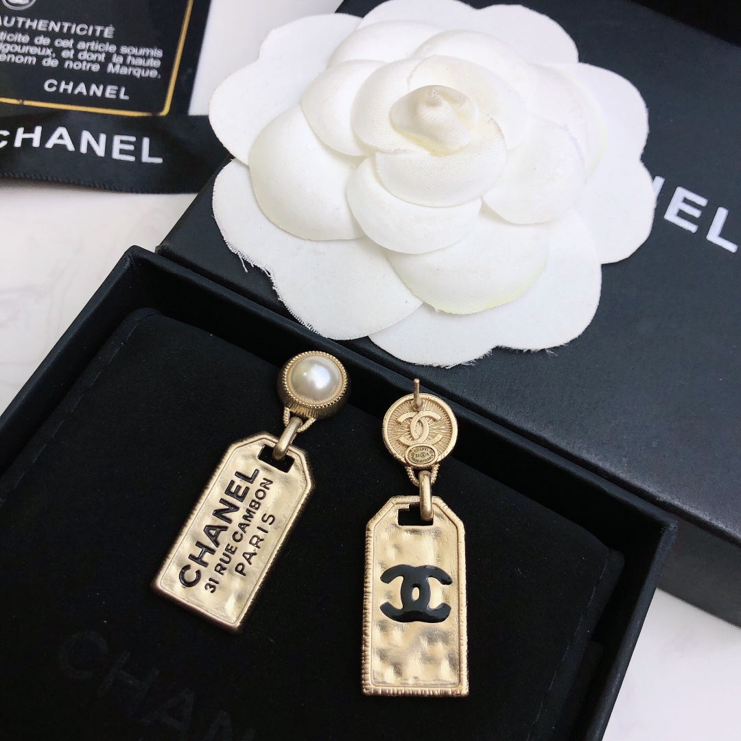 Chanel Chanel 香奈儿新款耳环 香水瓶耳钉
