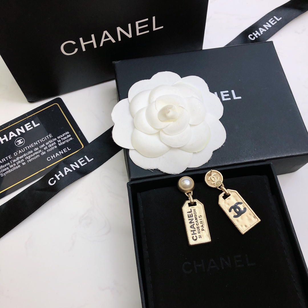Chanel Chanel 香奈儿新款耳环 香水瓶耳钉
