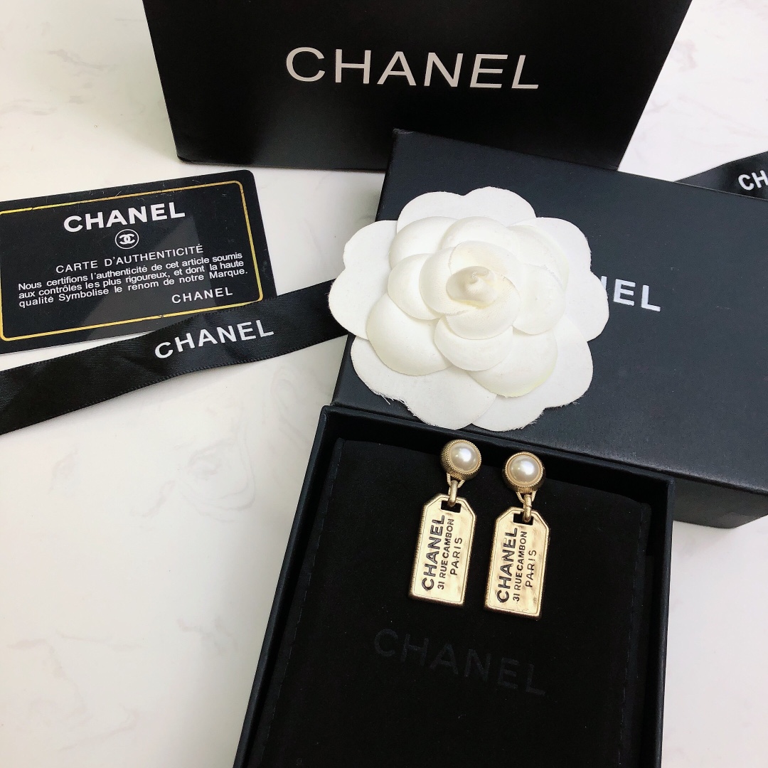 Chanel Chanel 香奈儿新款耳环 香水瓶耳钉
