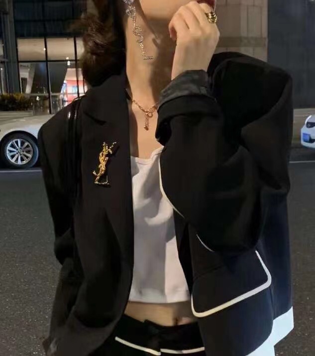P80
💎💎 YSL(Yves Saint laurent)圣罗兰胸针  精镶单排钻  高端大气  完美比例  超级百搭
