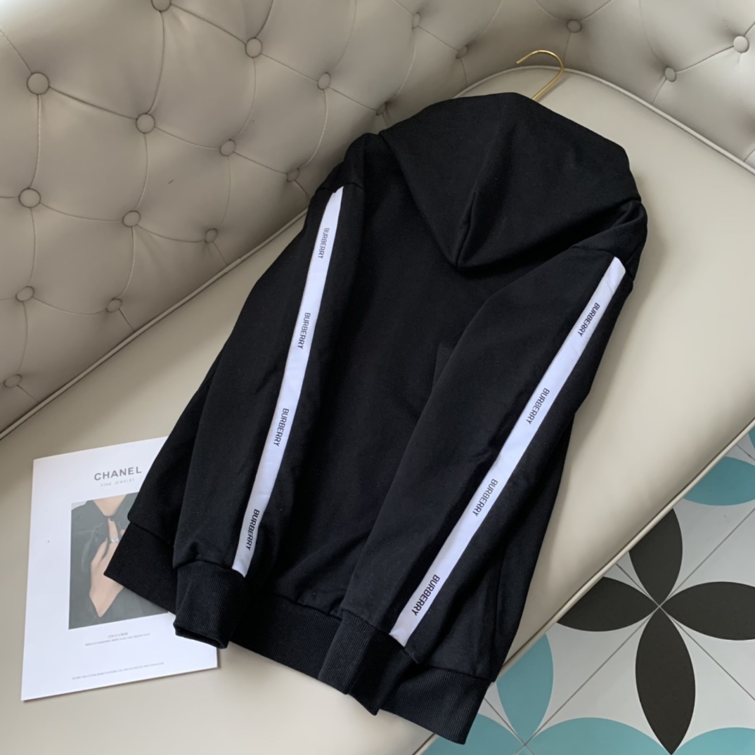 BURBERRY格纹连帽外套一套重量