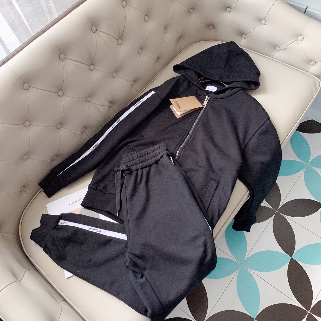 BURBERRY格纹连帽外套一套重量