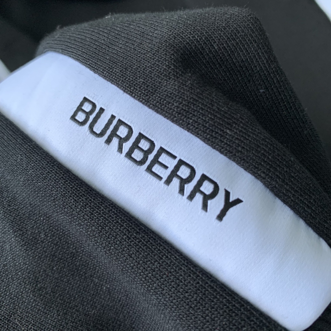 BURBERRY格纹连帽外套一套重量