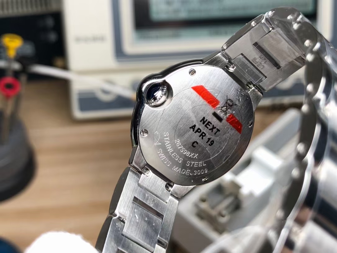 Cartier 钻刻度小号石英蓝气球 28mm