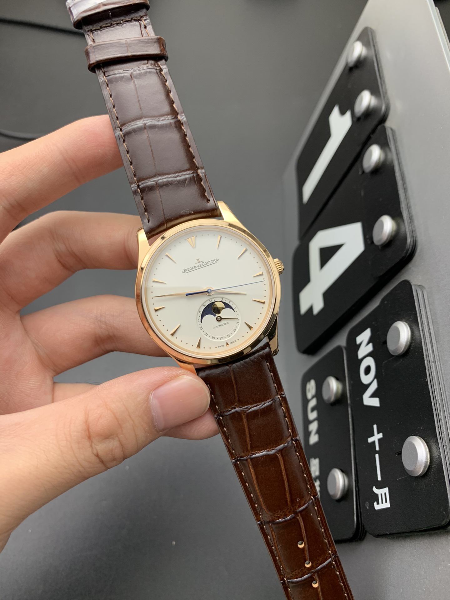 Unknown GF 玫瑰金月相大师