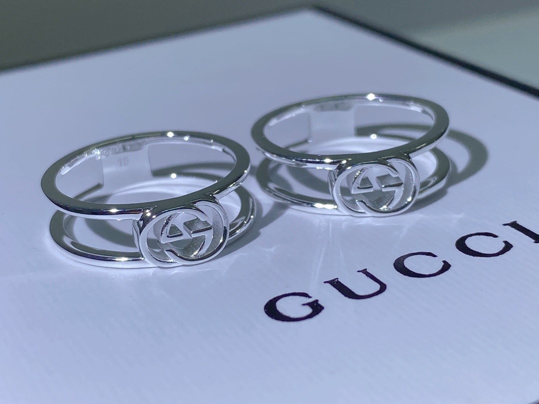 NO:104341,Narrow version, wide version 108 new Gucci exclusive double layer double G narrow version ring!  Sterling silver production effect, consistent authentic material, great, the highest version in the market is here Narrow: 5#-9#, Gucci ring, gucci, gucci, ring, pure silver19860909窄版,宽版108新款 Gucci 古驰独家 双层 双G 窄版戒指！ 纯银制作效果 一致正品材质 太赞了 最市场最高的版本在这 窄 :5#-9#,古驰戒指,gucci,gucci,ring,pure silver,Jewelry