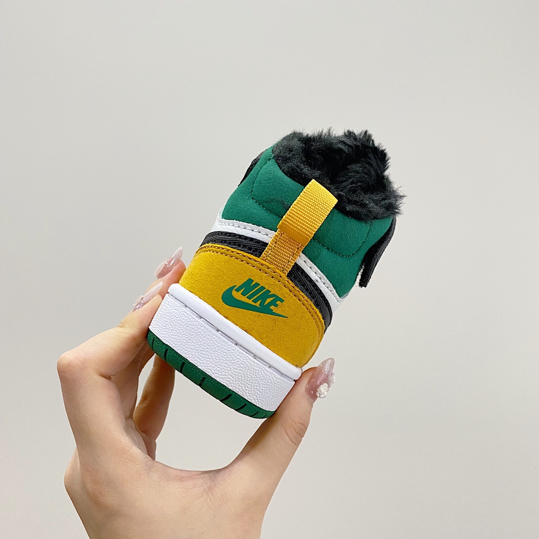 图片[8]-NK空军工装加绒高帮魔术贴童鞋 尺码：22-37.5重磅消息❗️❗️终于等到了这批加绒空军😭😭简约大方的设计，以防寒保暖为主的鞋子，颜值却也不低❗️内里采用加绒加厚的完美设计！保暖系数绝对专业级，抗寒效果必须优秀，进入冬季的必备单品，加绒空军必须提名！整个冬日有它脚脖子都暖🔥.-选品中心