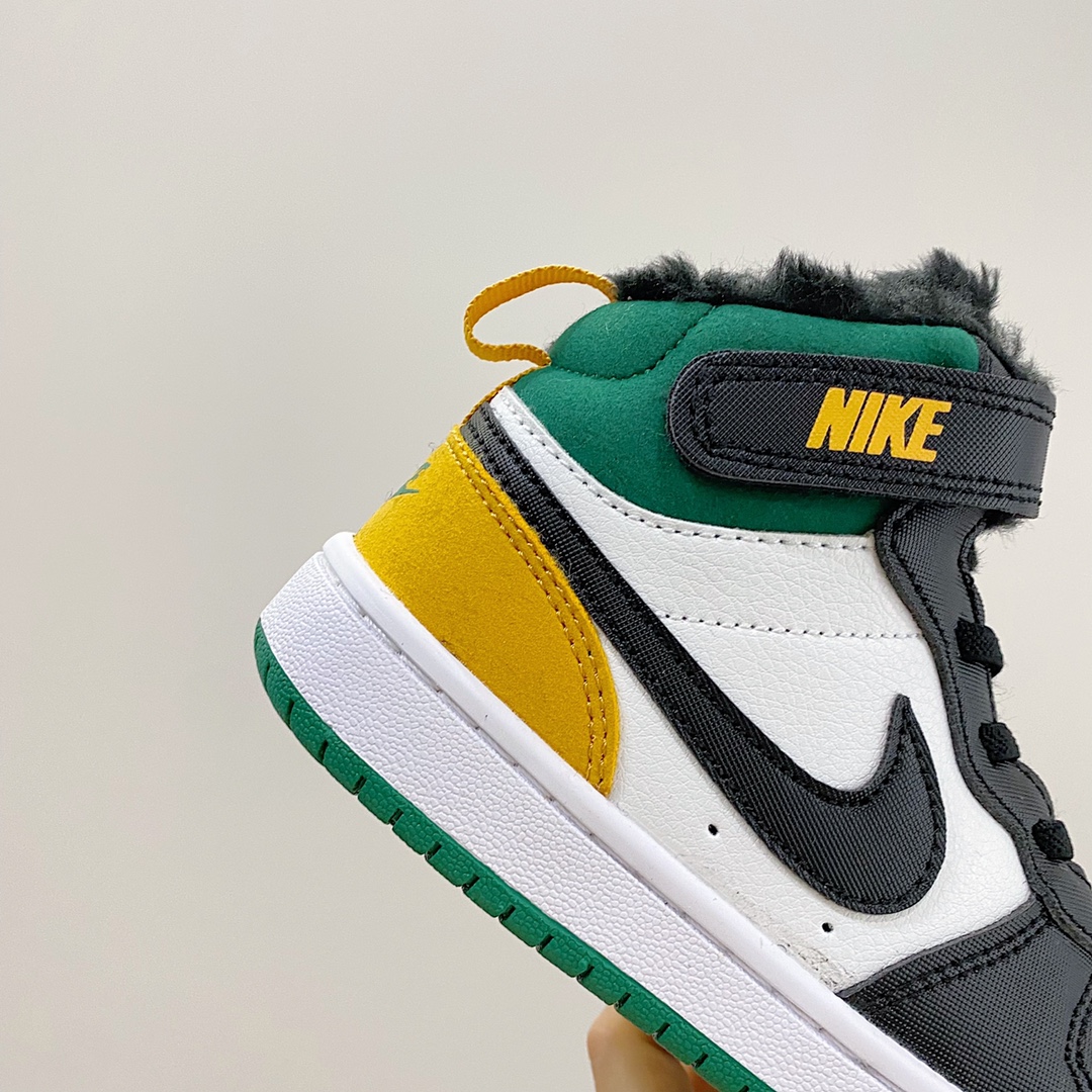 图片[7]-NK空军工装加绒高帮魔术贴童鞋 尺码：22-37.5重磅消息❗️❗️终于等到了这批加绒空军😭😭简约大方的设计，以防寒保暖为主的鞋子，颜值却也不低❗️内里采用加绒加厚的完美设计！保暖系数绝对专业级，抗寒效果必须优秀，进入冬季的必备单品，加绒空军必须提名！整个冬日有它脚脖子都暖🔥.-选品中心