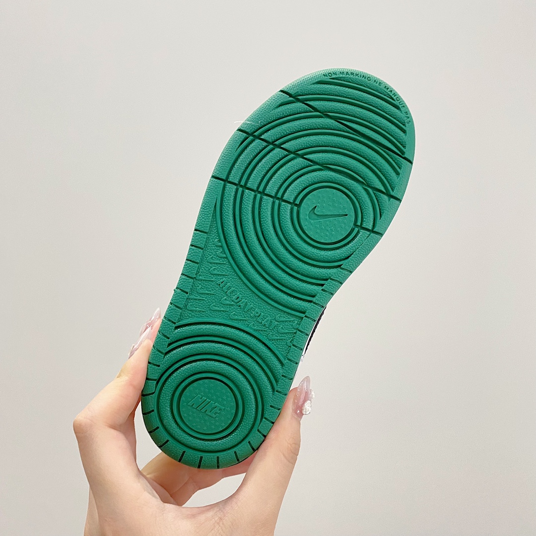 图片[9]-NK空军工装加绒高帮魔术贴童鞋 尺码：22-37.5重磅消息❗️❗️终于等到了这批加绒空军😭😭简约大方的设计，以防寒保暖为主的鞋子，颜值却也不低❗️内里采用加绒加厚的完美设计！保暖系数绝对专业级，抗寒效果必须优秀，进入冬季的必备单品，加绒空军必须提名！整个冬日有它脚脖子都暖🔥.-选品中心