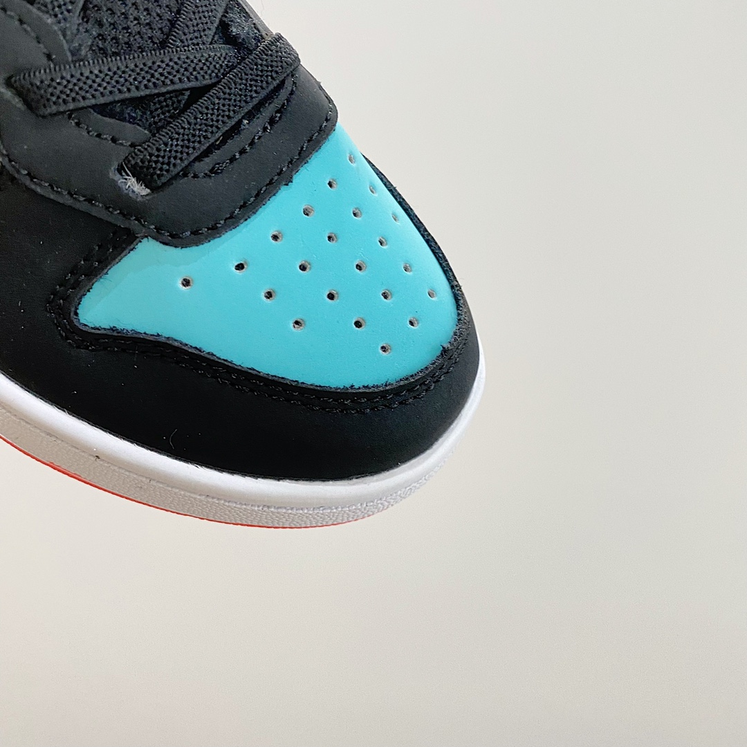 图片[6]-NK空军工装加绒高帮魔术贴童鞋 尺码：22-37.5 重磅消息❗️❗️终于等到了这批加绒空军😭😭简约大方的设计，以防寒保暖为主的鞋子，颜值却也不低❗️内里采用加绒加厚的完美设计！保暖系数绝对专业级，抗寒效果必须优秀，进入冬季的必备单品，加绒空军必须提名！整个冬日有它脚脖子都暖🔥.-选品中心