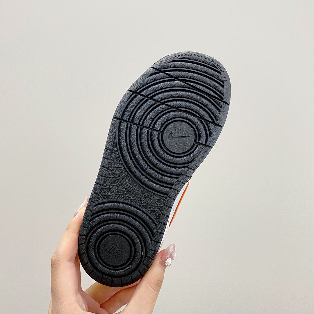 图片[9]-NK空军工装加绒高帮魔术贴童鞋 尺码：22-37.5 重磅消息❗️❗️终于等到了这批加绒空军😭😭简约大方的设计，以防寒保暖为主的鞋子，颜值却也不低❗️内里采用加绒加厚的完美设计！保暖系数绝对专业级，抗寒效果必须优秀，进入冬季的必备单品，加绒空军必须提名！整个冬日有它脚脖子都暖🔥.-选品中心