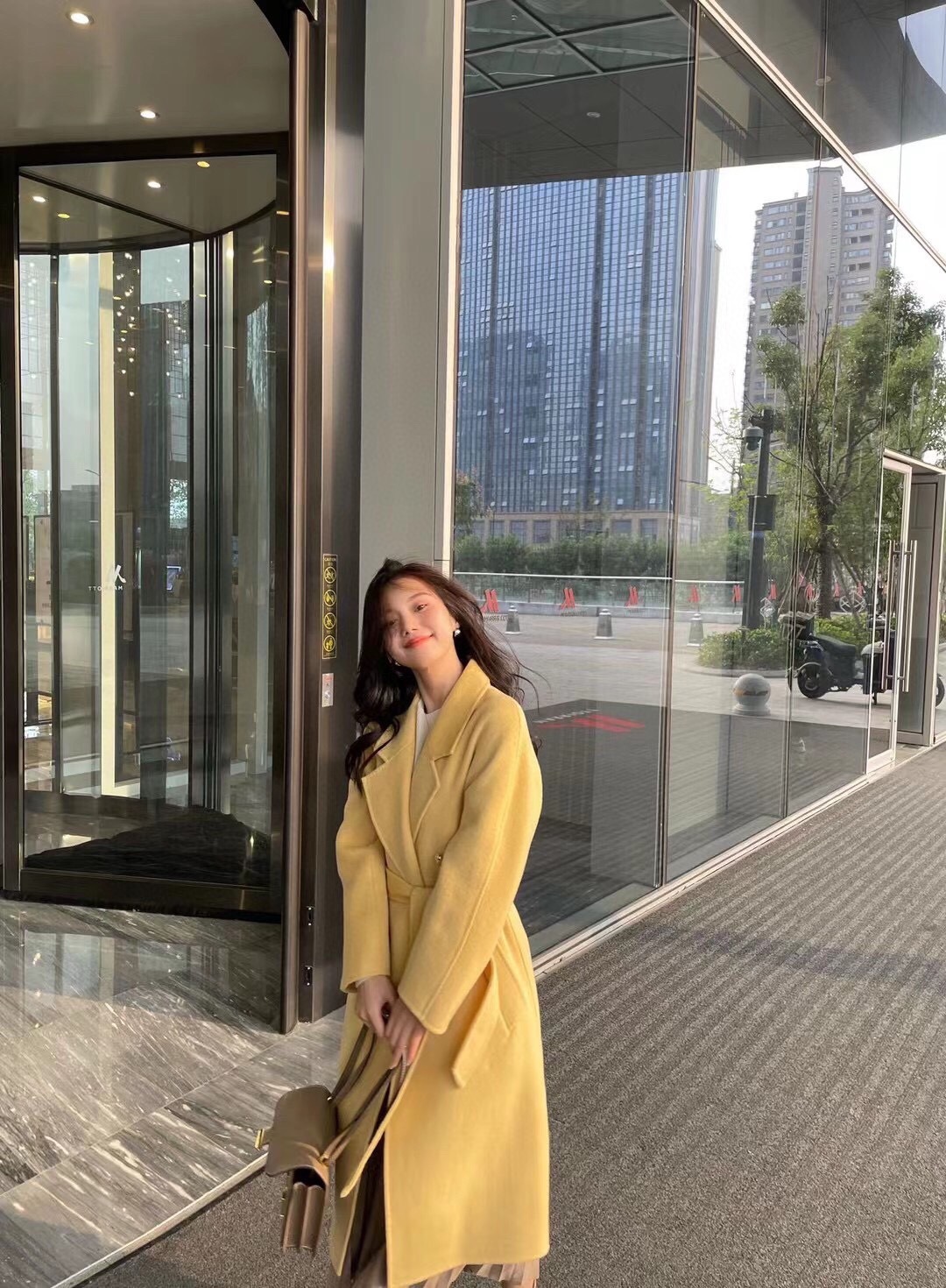BURBERRY黄色双排扣大衣无敌质
