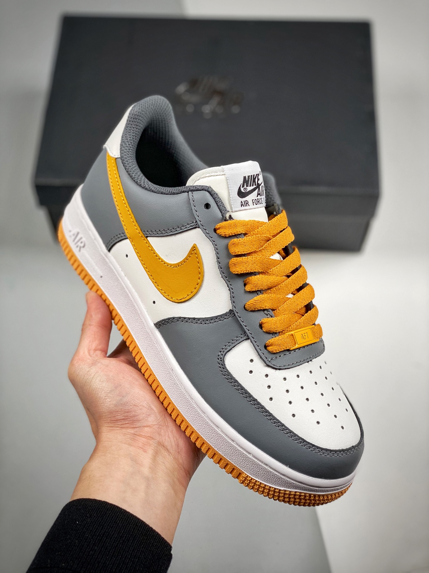 Nike Air Force 1 Low gris blanco naranja, horma y plantilla originales, crea el estilo auténtico de Air Force, enfocado…