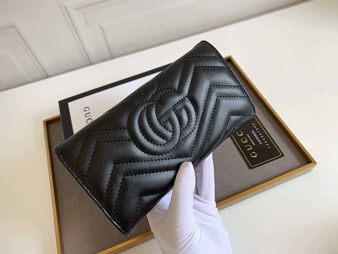 Gucci GG Marmont 長款財布 - 高品質な絞り込みレザーと人形花紋デザイン