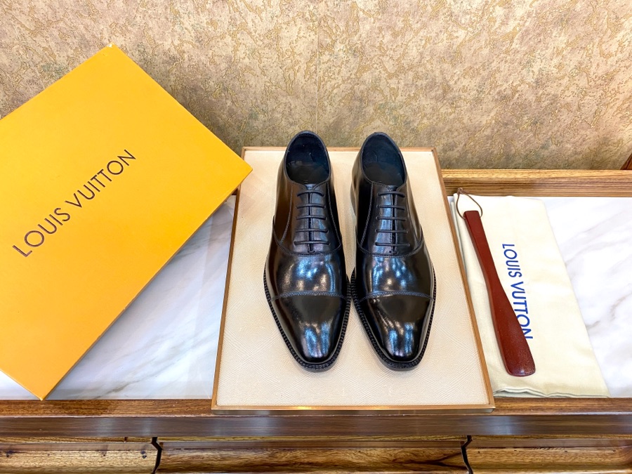 NO:345574,1V hot product [guaranteed Italian cowhide] Category: The palace-level luxury recommended design style is simple, high-cost materials, imported original leather details are particular, French and British fashion pursuit Imported Italian real cowhide bottom, small inner fetal cow, soft leather, random adjustment of buckle is suitable for any foot type Enjoy the magnificence of the Champs-Elysées with special mahogany 38/45,,cowhide198609091V 爆款【保证意大利牛皮】批 殿堂级奢侈推荐设计风格讲究简洁 高成本用料,进口原版皮细节讲究,法国英伦时尚追求 进口意大利真牛皮大底 内里小胎牛 皮质舒软 搭扣的随意调节适合任何脚型 享受香榭丽舍大道的富丽堂皇 配专用红木拔 38/45,,cowhide,Men's shoes