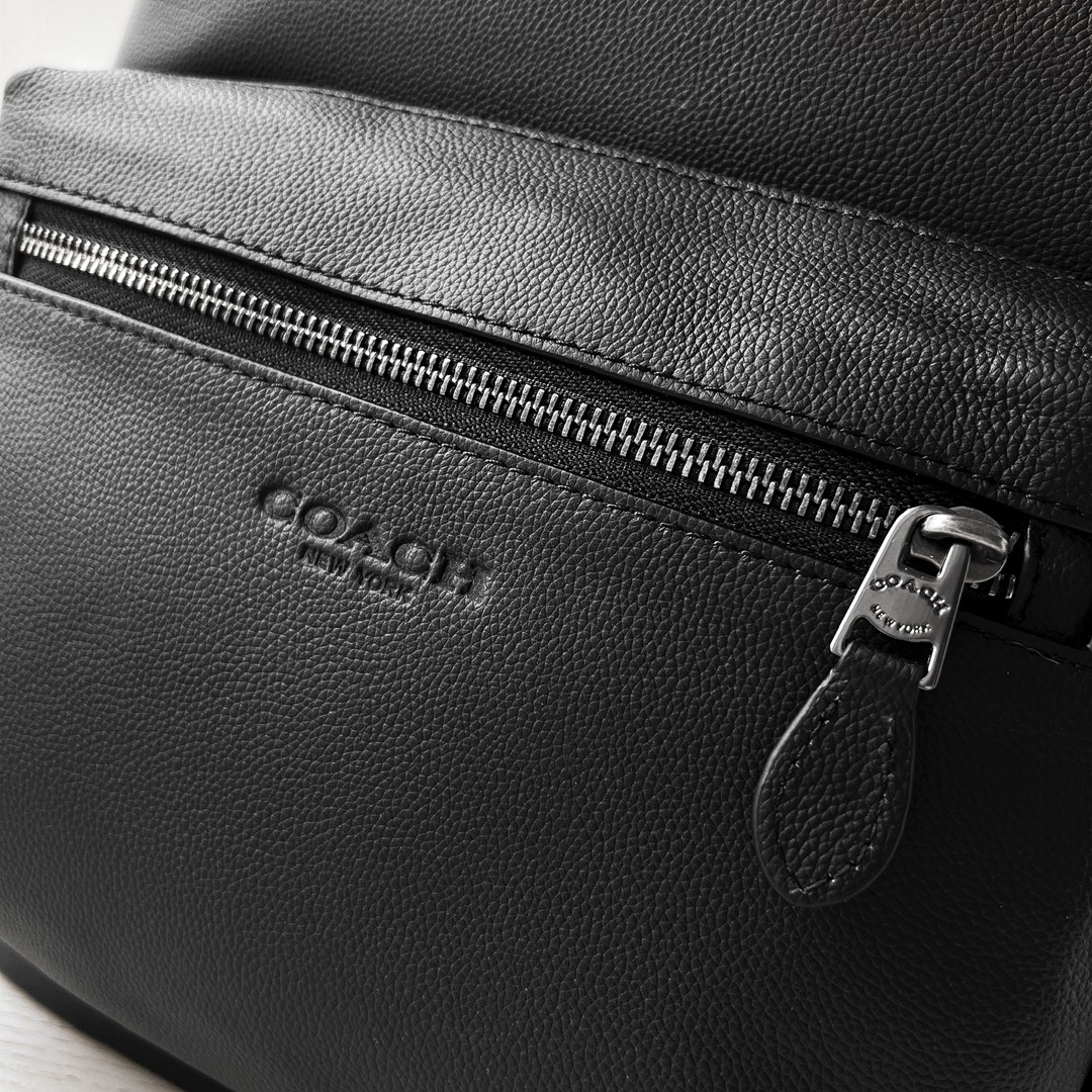 Coach 新款书包，荔枝纹牛皮，尺寸：44*35*15cm