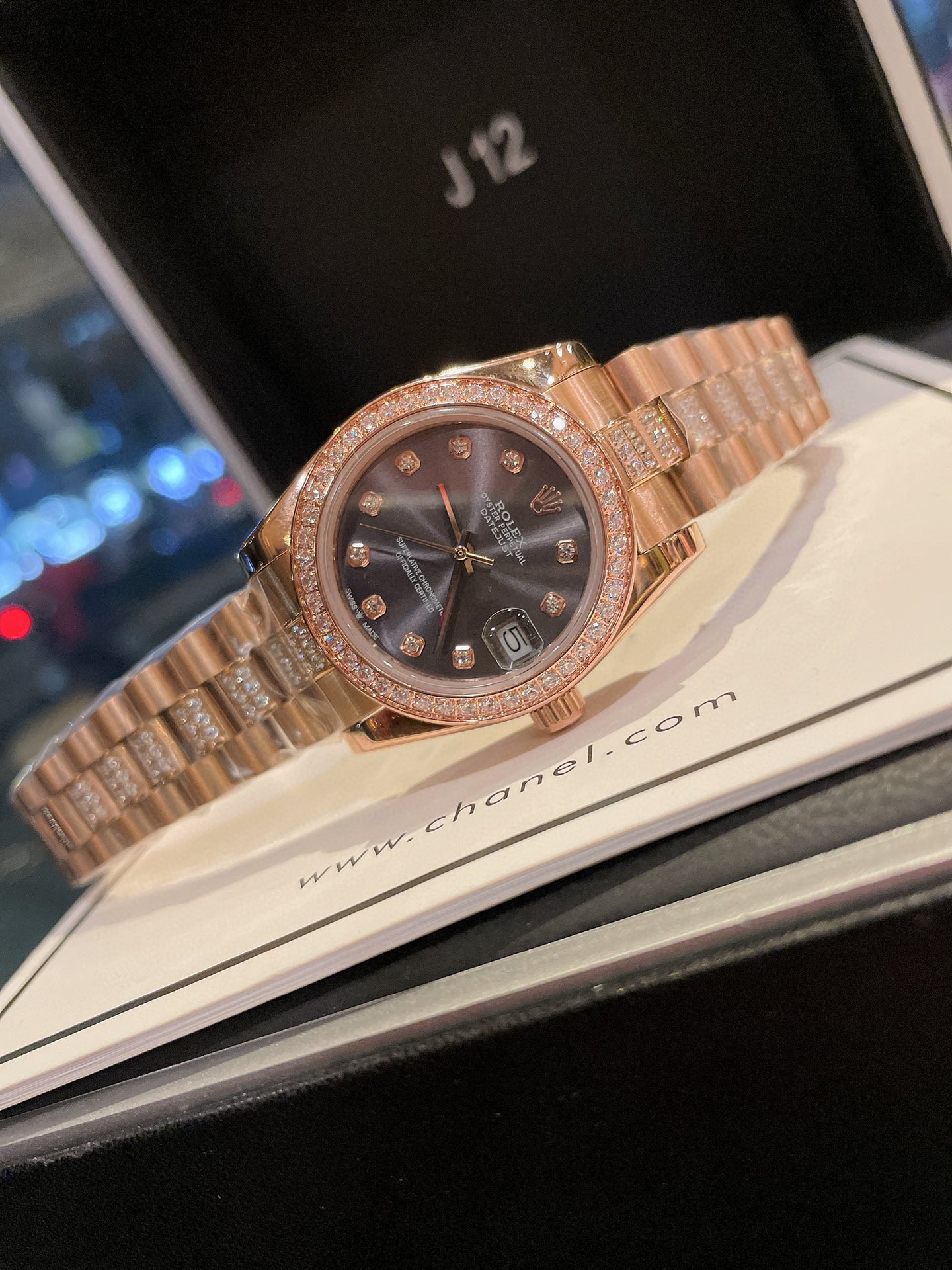 0   劳力士 Rolex  日志 系列经典女款 实芯五珠钢带-原装压扣  设计显出独特高贵优雅女神气质316精钢表壳搭配施华洛世奇水晶钻石，纯手工镶嵌而成，女性气质，高端大气，不显浮华的风格广受成功人士喜爱，逐渐深刻人心，并备受各界女士推重。工艺精湛，糅合尊贵、典雅和独特气质于一身