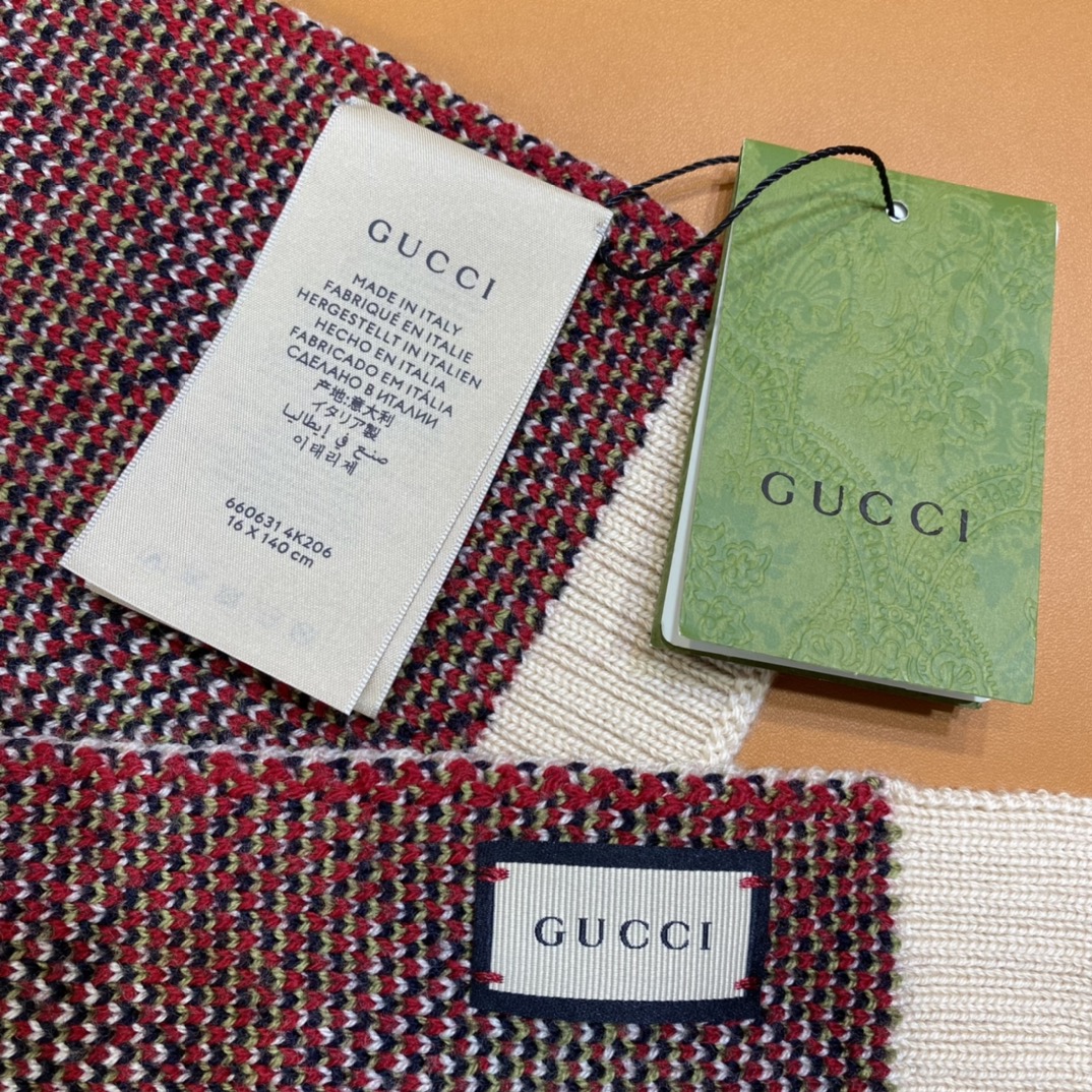 Gucci Wool Scarf with Retro Geometric Pattern, Limited Edition, 16 x 140 cm 6 i1636954289 2647 4
