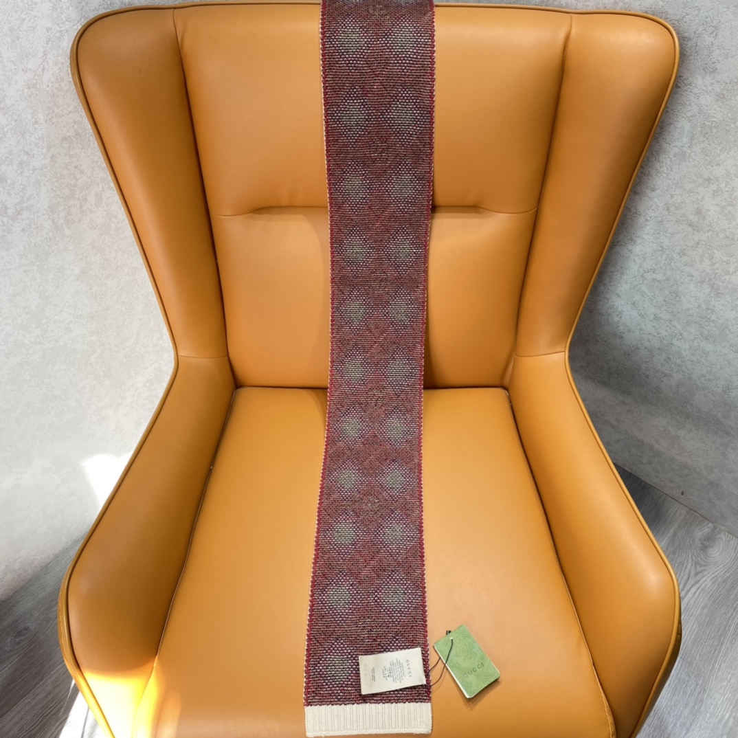 Gucci Wool Scarf with Retro Geometric Pattern, Limited Edition, 16 x 140 cm 8 i1636954289 6302 6
