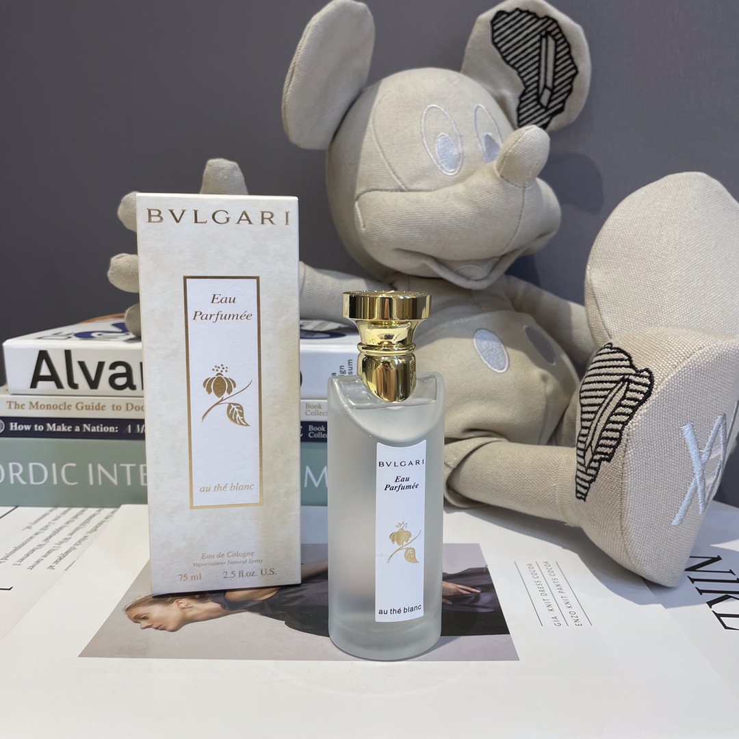 NO:809047,Bvlgari White Tea (Mingzhen) 75ml Attributes: Neutral fragrance Fragrance: Woody floral fragrance Top notes: tea, mugwort, bergamot, bitter orange, orange blossom, middle notes: pepper, cardamom, coriander, base notes: amber, musk, rose, jasmine, woody fragrance, perfume, bottega veneta, bvlgari, bvlgari19860909Bvlgari 宝格丽 白茶(茗珍) 75ml 属性:中性香 香调:木质花香调 前调茶叶 艾蒿 香柠檬 苦橙 橙花 中调胡椒 小豆蔻 芫荽 后调琥珀 麝香 玫瑰 茉莉 木质香,香水,bottega veneta,bvlgari,bvlgari,accessory